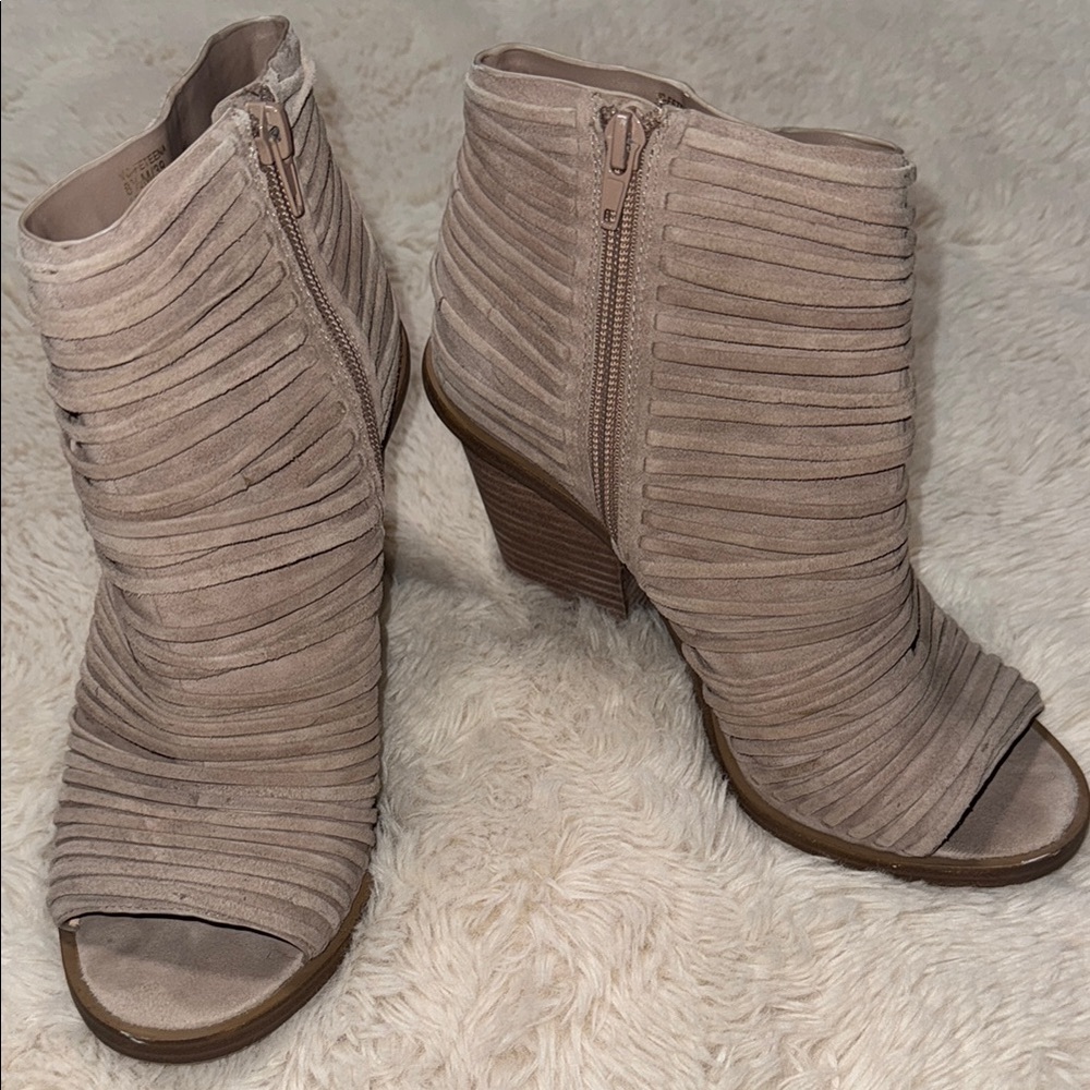 Vince Camuto “FETEENA” Taupe Ankle Booties w/open toe